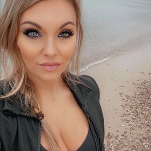 Meet your Posher, Alicia